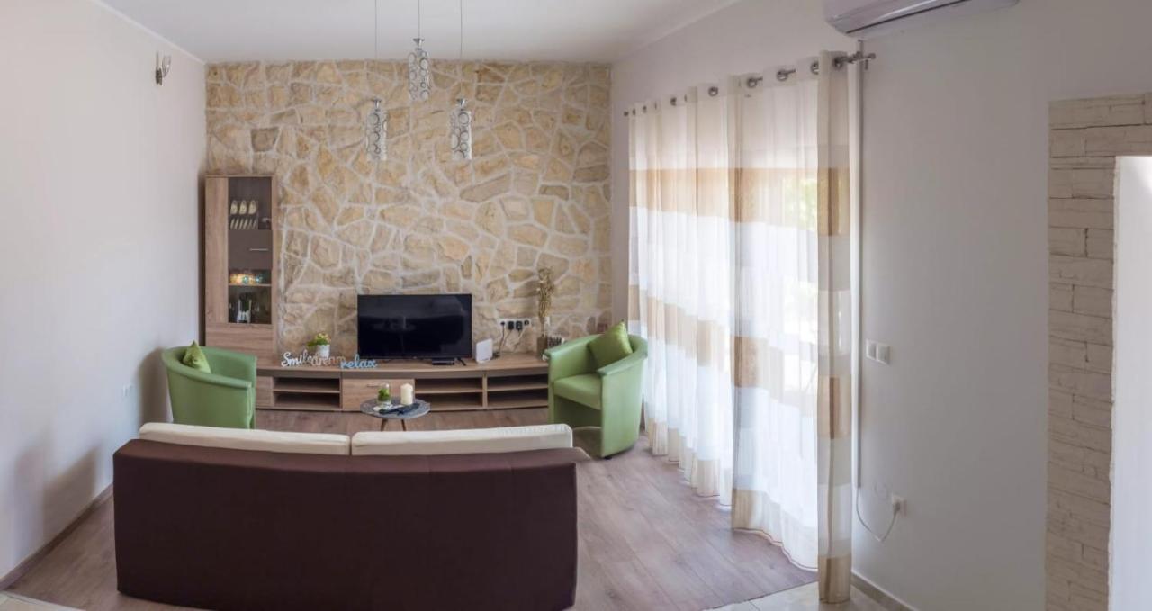 לוזובאק Home Lucic מראה חיצוני תמונה